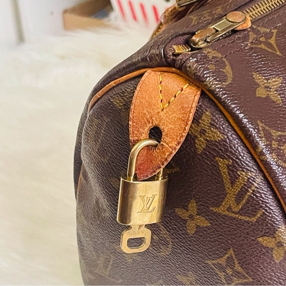 LOUIS VUITTON
Monogram Canvas Speedy 30 Bag - Picture 12 of 15